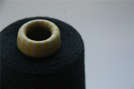 De UV Hoge Verlenging 1.5kg van het Weerstandsverdovend middel Geverfte Aramid Gemengde Garen per Kegel